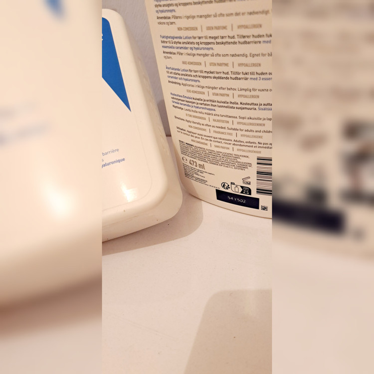 خریدآبرسان سراویhydrating cleanser