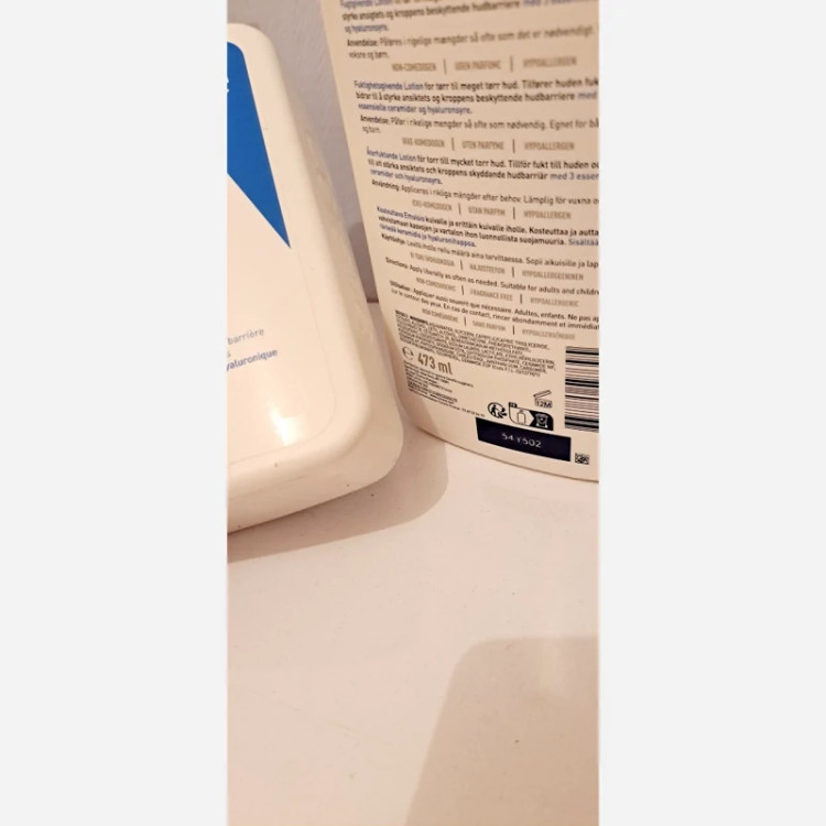ژل شستشو و ابرسان سراوی hydratingcleanser