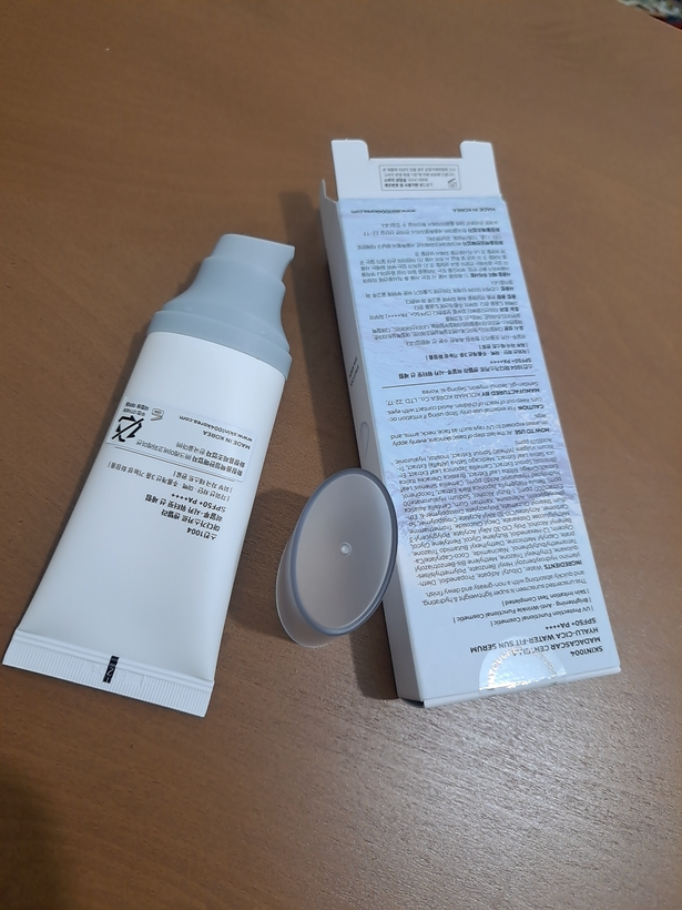 خریدضد آفتاب سنتلا SPF50 حجم ۵۰ میل تیوپی مناسب انواع پوست